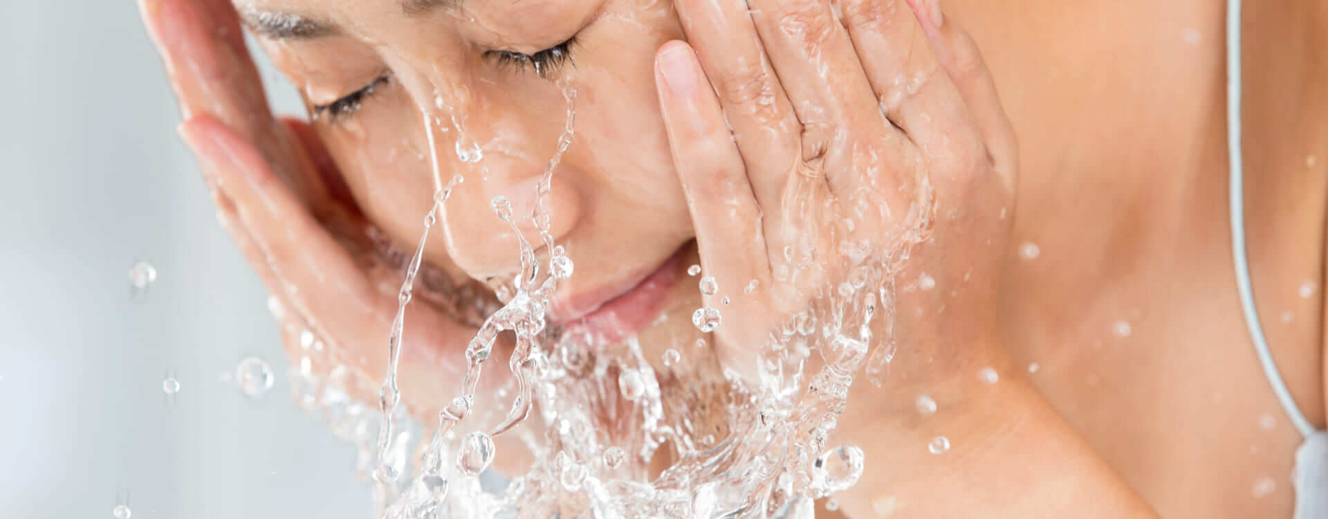 Lavarsi il viso con acqua fredda: i benefici acqua fredda sul viso